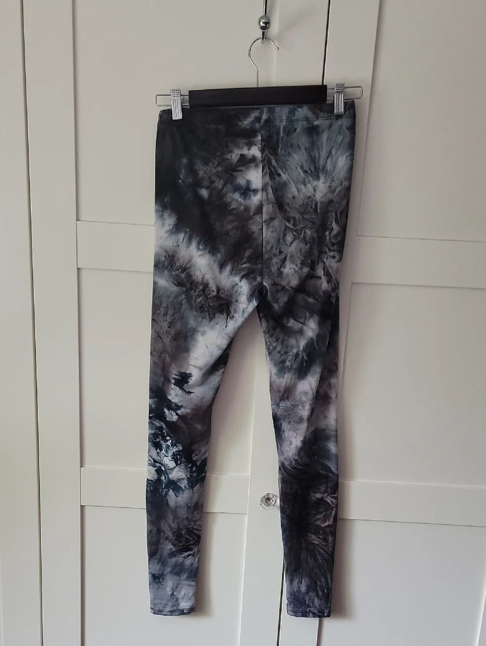 ❄️3/$30 Tie-Dye Leggings - Black & Gray - Picture 3 of 4